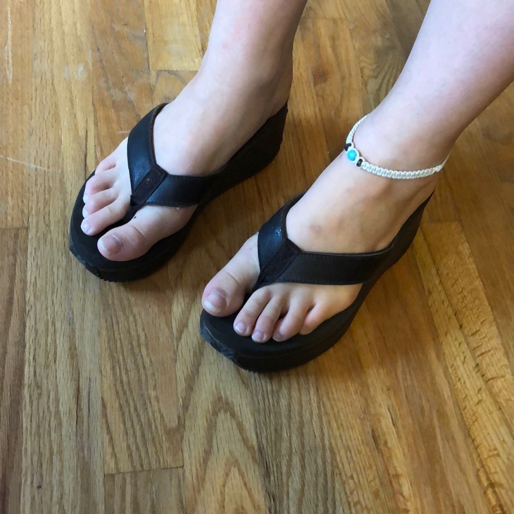 Volatile Brown wedge flip-flops